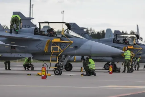 Szwedzkie Gripeny w Amari