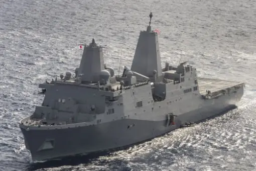 USS Anchorage ćwiczy na Oceanie Indyjskim
