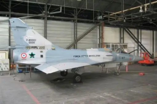 Brazylia sprzedała F-2000