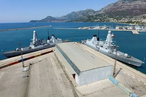 HMS Diamond na czele SNMG 2