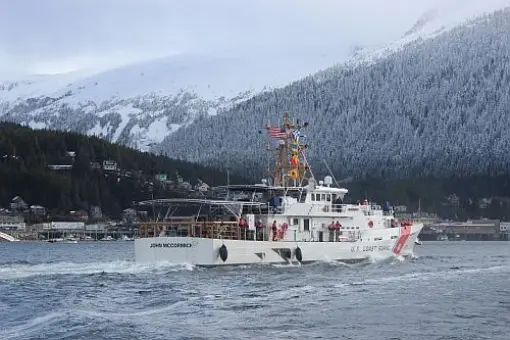USCGC John F. McCormick na Alasce