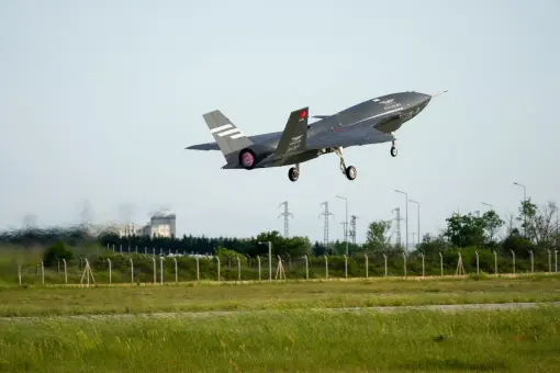 Współdziałanie M-346 i Kizilelma