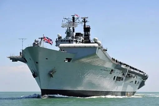 HMS Illustrious opuścił Portsmouth