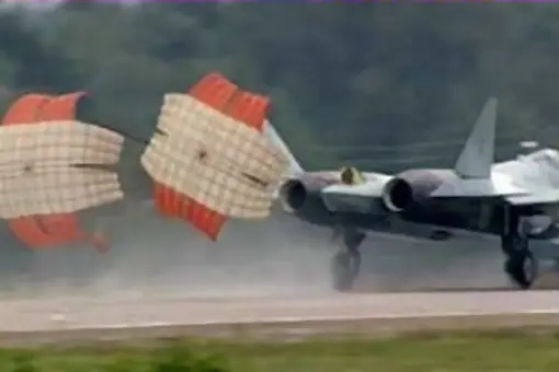 MAKS 2011: Pompaż silnika PAK FA