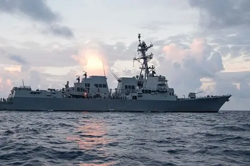 USS Ralph Johnson w Everett