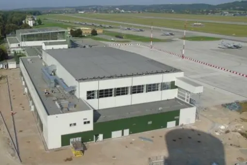 Nowy hangar w 8. BLTr.