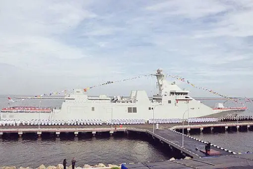 KRI Raden Eddy Martadinata w linii 