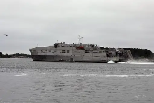 Pierwsza misja USNS Brunswick