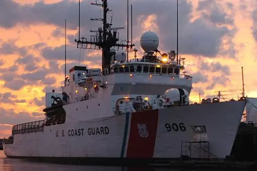 USCG wyśle okręty do Azji w Afryki?