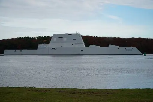 USS Michael Monsoor w drodze do Kalifornii