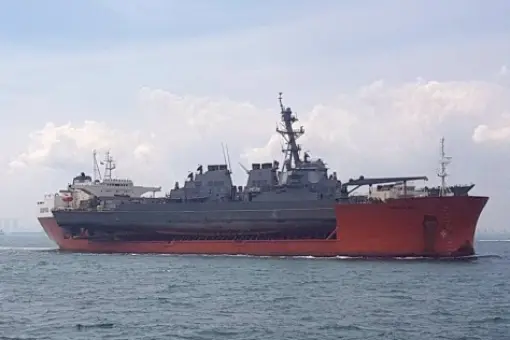 USS John S. McCain opuszcza Singapur 
