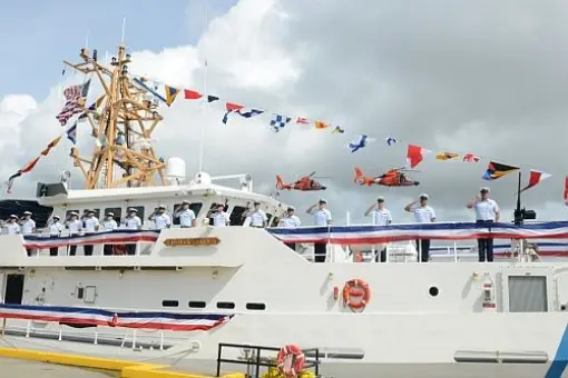 USCGC Oliver F. Berry w linii