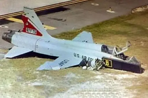 Zderzenie T-38C w bazie Laughlin