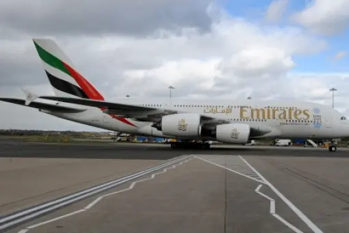 A380 ląduje w Birmingham
