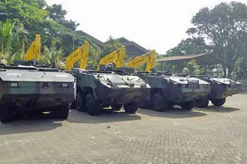 Pierwsze Pandury II w Indonezji