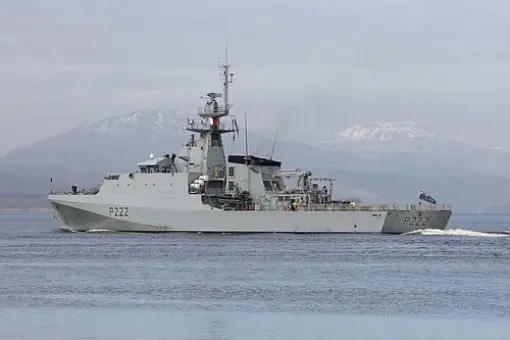 HMS Forth w drodze do Portsmouth
