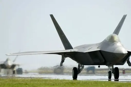 Kolejne ograniczenia lotów F-22