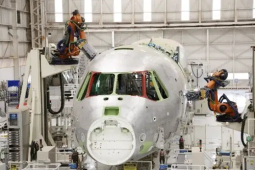 Montaż KC-390 dla Portugalii 