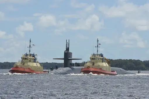 Powrót USS Rhode Island z testów morskich