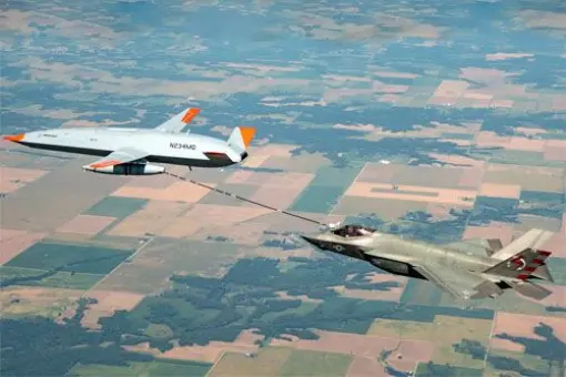 MQ-25 zatankował F-35C