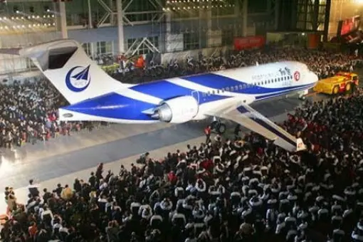 Roll-out pierwszego chińskiego samolotu pasażerskiego