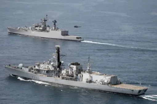 Royal Navy ćwiczy w Indiach