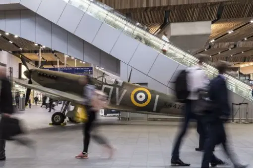 Spitfire w londyńskim metrze