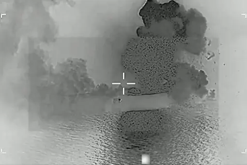 Atak na irański lotniskowiec