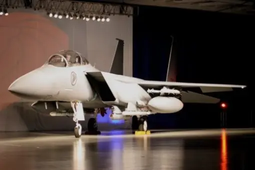 Pierwszy F-15SG w rękach Singapurczyków