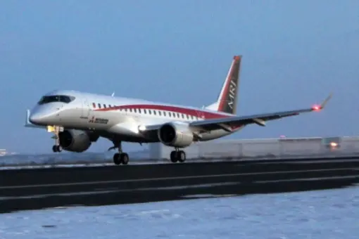 Kolejny MRJ 90 dotarł do USA
