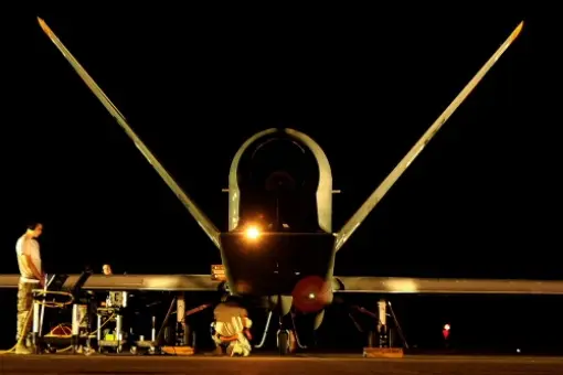 Global Hawk obserwuje morze