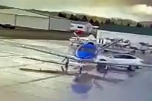 Tesla Y zderzyła się Vision Jet