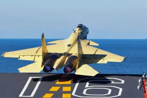 Pierwsze lądowanie na Liaoning