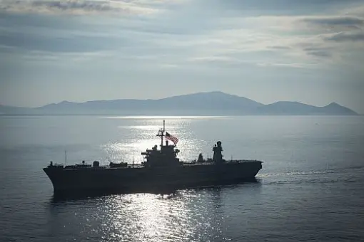 USS Mount Whitney kończy misję