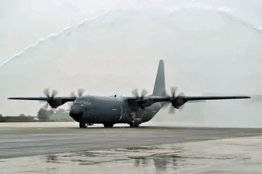 Pierwszy C-130J-30 we Francji