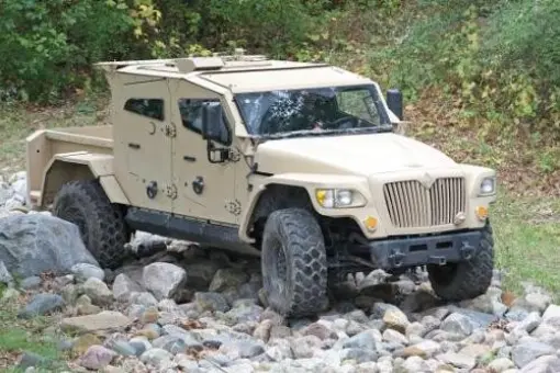 Opancerzone ciężarówki do Afganistanu