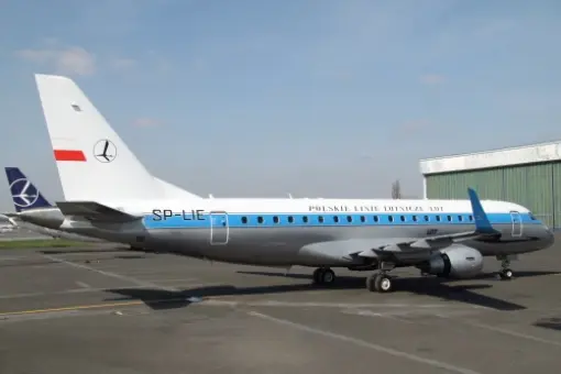 LOT-owski Embraer w malowaniu retro