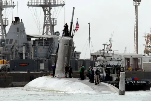 USS Hartford do remontu