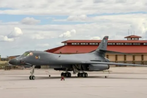 Tylko 6 B-1B