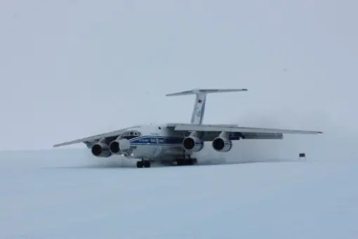 Ił-76TD-90WD ląduje na Antarktydzie