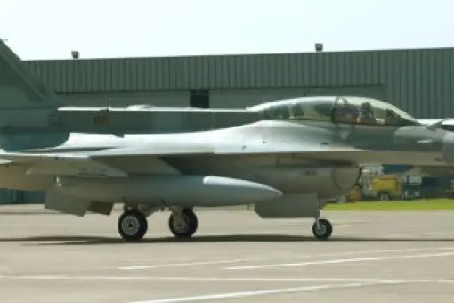 F-16C nie ma szans z Su-30MKV