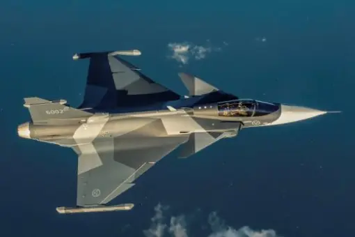 Seryjny Gripen E oblatany
