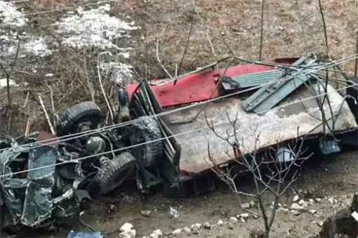 Katastrofa pojazdu z żołnierzami w Indiach