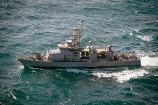 USS Squall oddał strzały ostrzegawcze