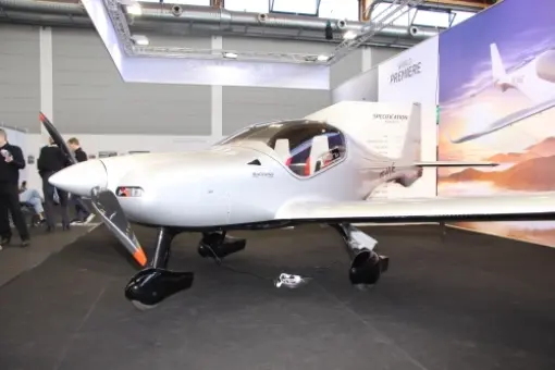 Aero 2015: Czarne skrzydła ze Szwecji