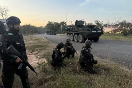 Tajlandzkie Strykery na granicy z Kambodżą