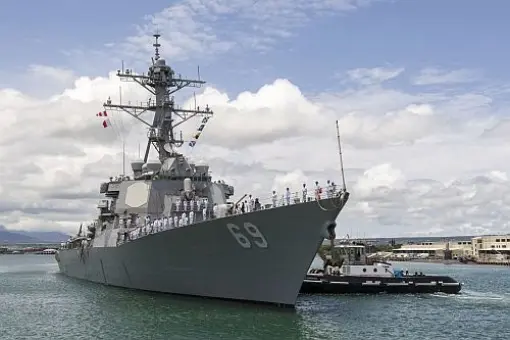 USS Milius w drodze do Yokosuki