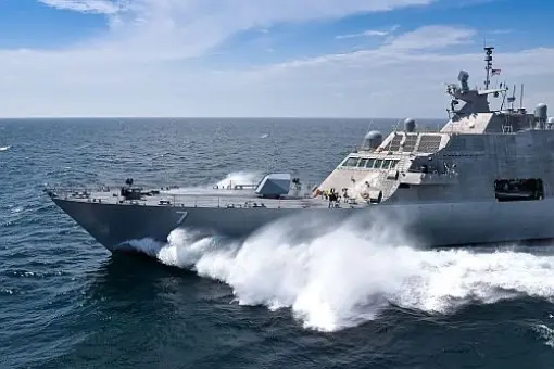 USS Detroit w linii