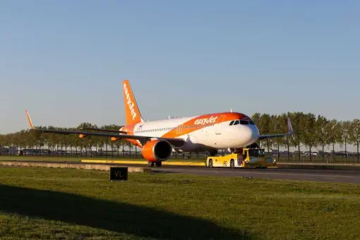 easyJet wdrażają TaxiBota na Schiphol