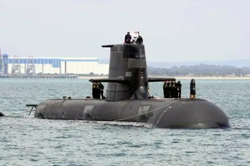 HMAS Farncomb wraca do służby